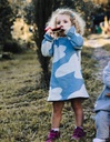 Sofoy Kleid aus Bio-Baumwolle - hellblau gemustert mit Wölkchen
